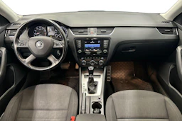 sininen Skoda Octavia 2013 kuva 7.