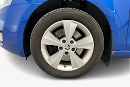 sininen Skoda Octavia 2013 kuva 9.