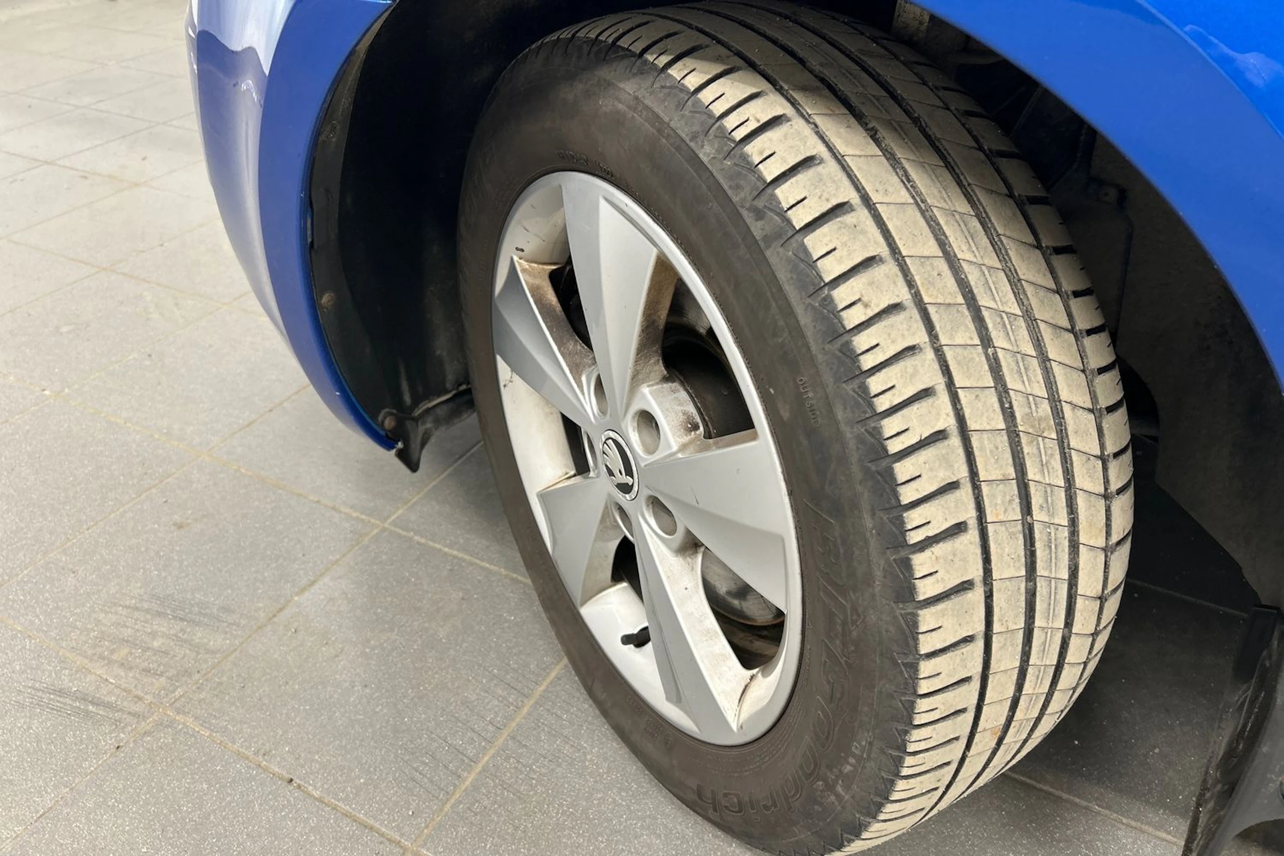 sininen Skoda Octavia 2013 kuva 10.