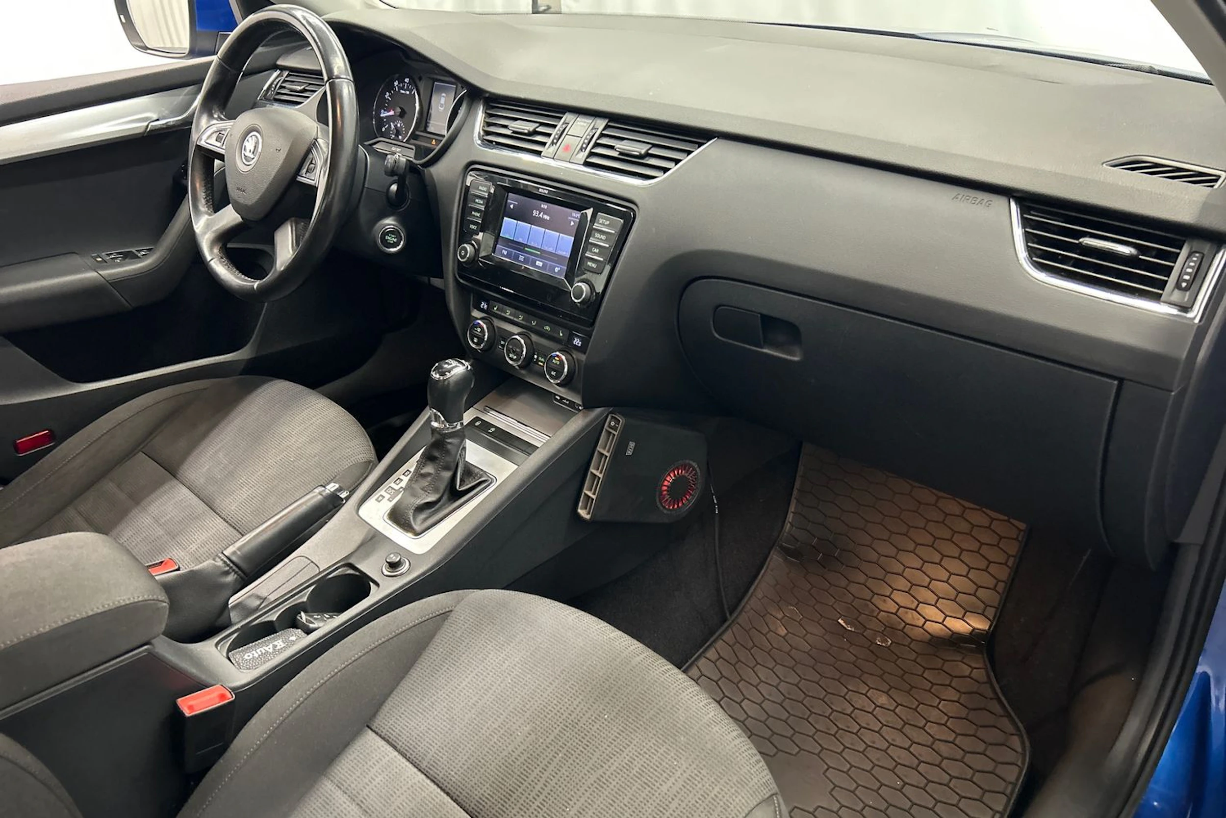 sininen Skoda Octavia 2013 kuva 11.