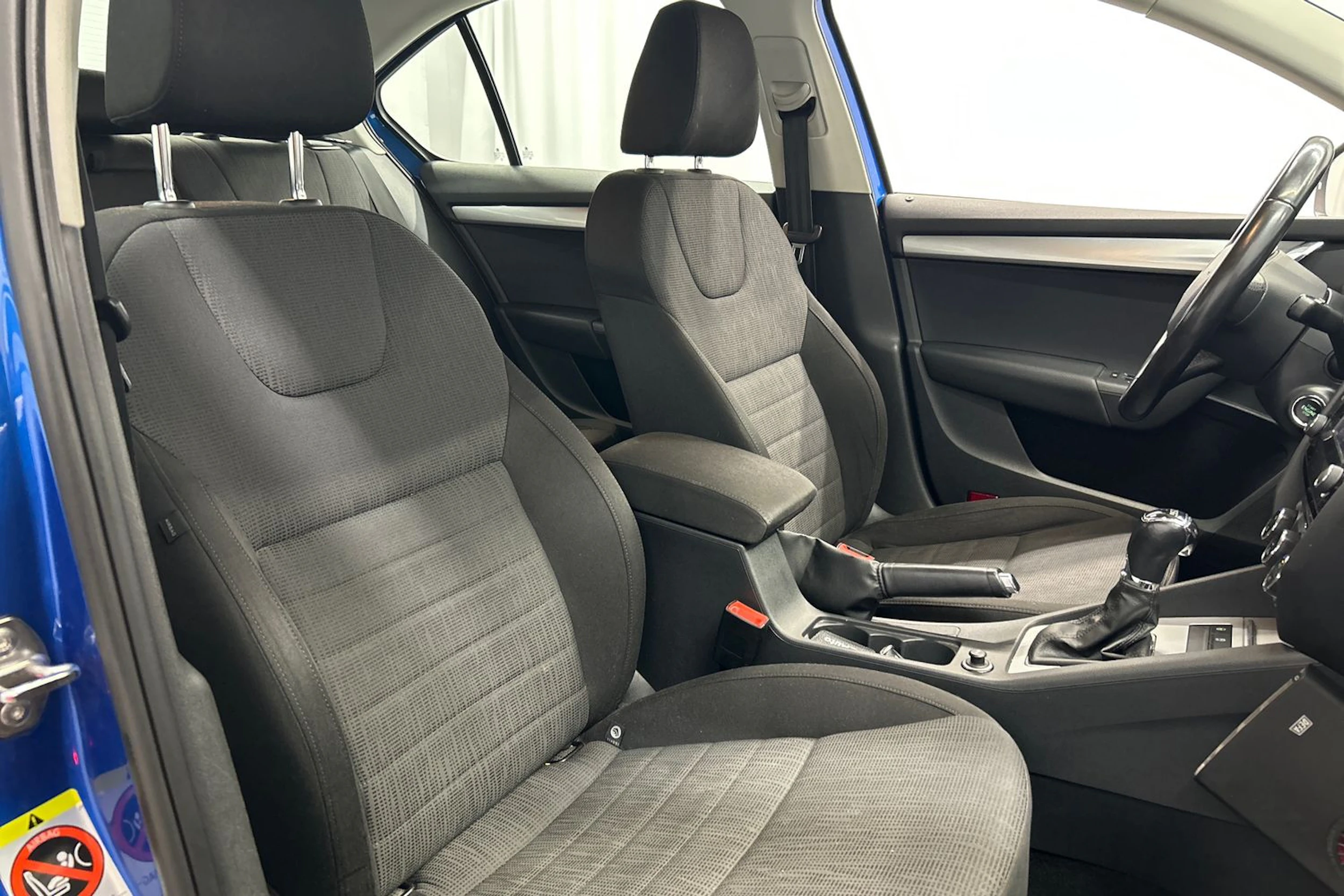 sininen Skoda Octavia 2013 kuva 12.