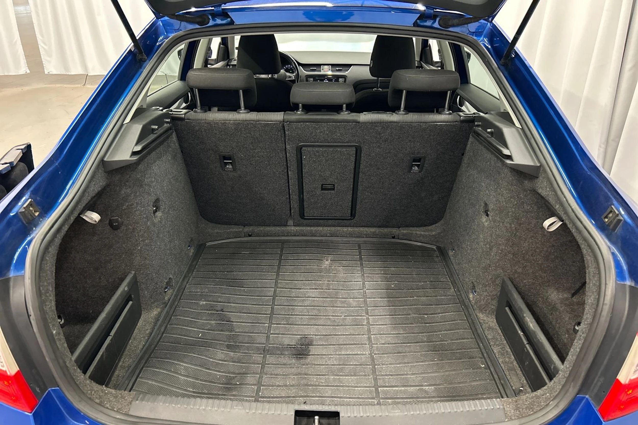 sininen Skoda Octavia 2013 kuva 13.