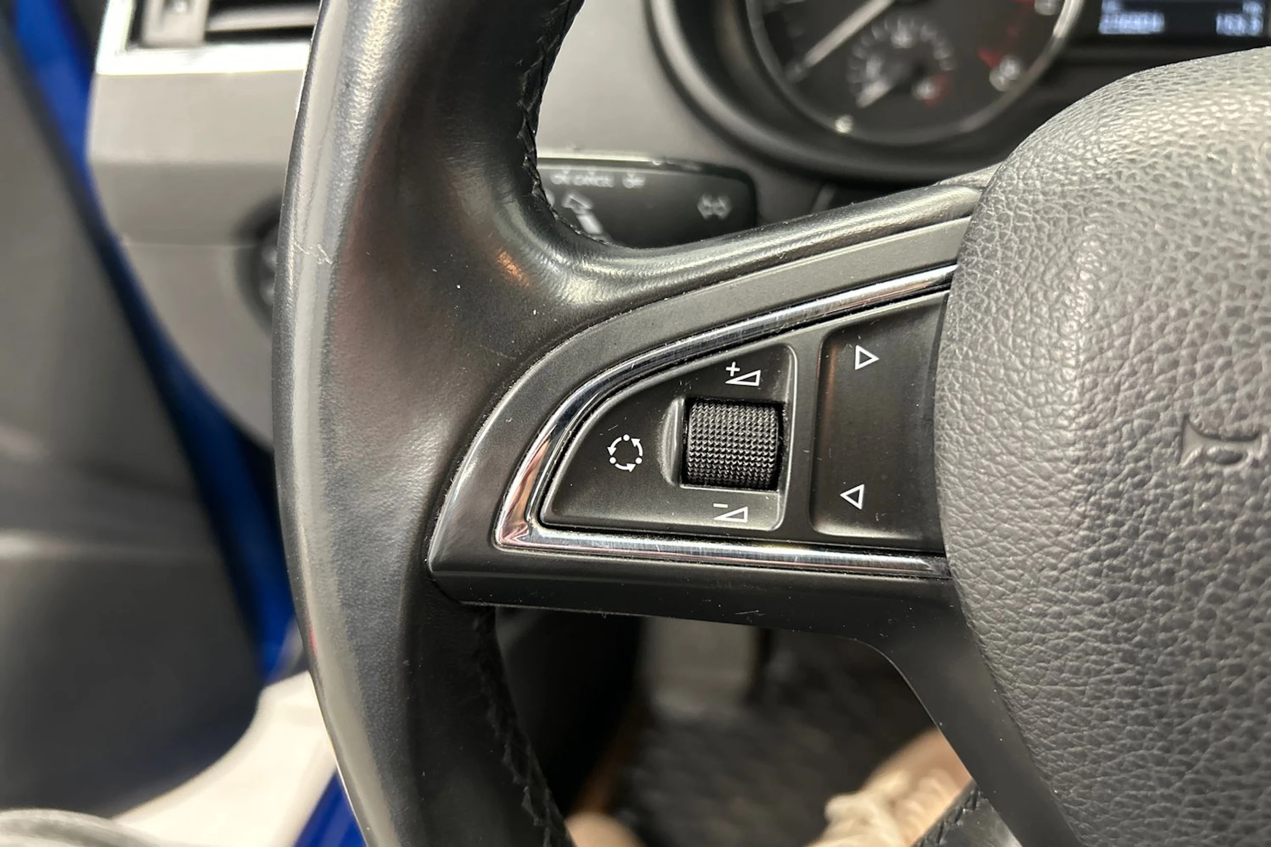 sininen Skoda Octavia 2013 kuva 17.