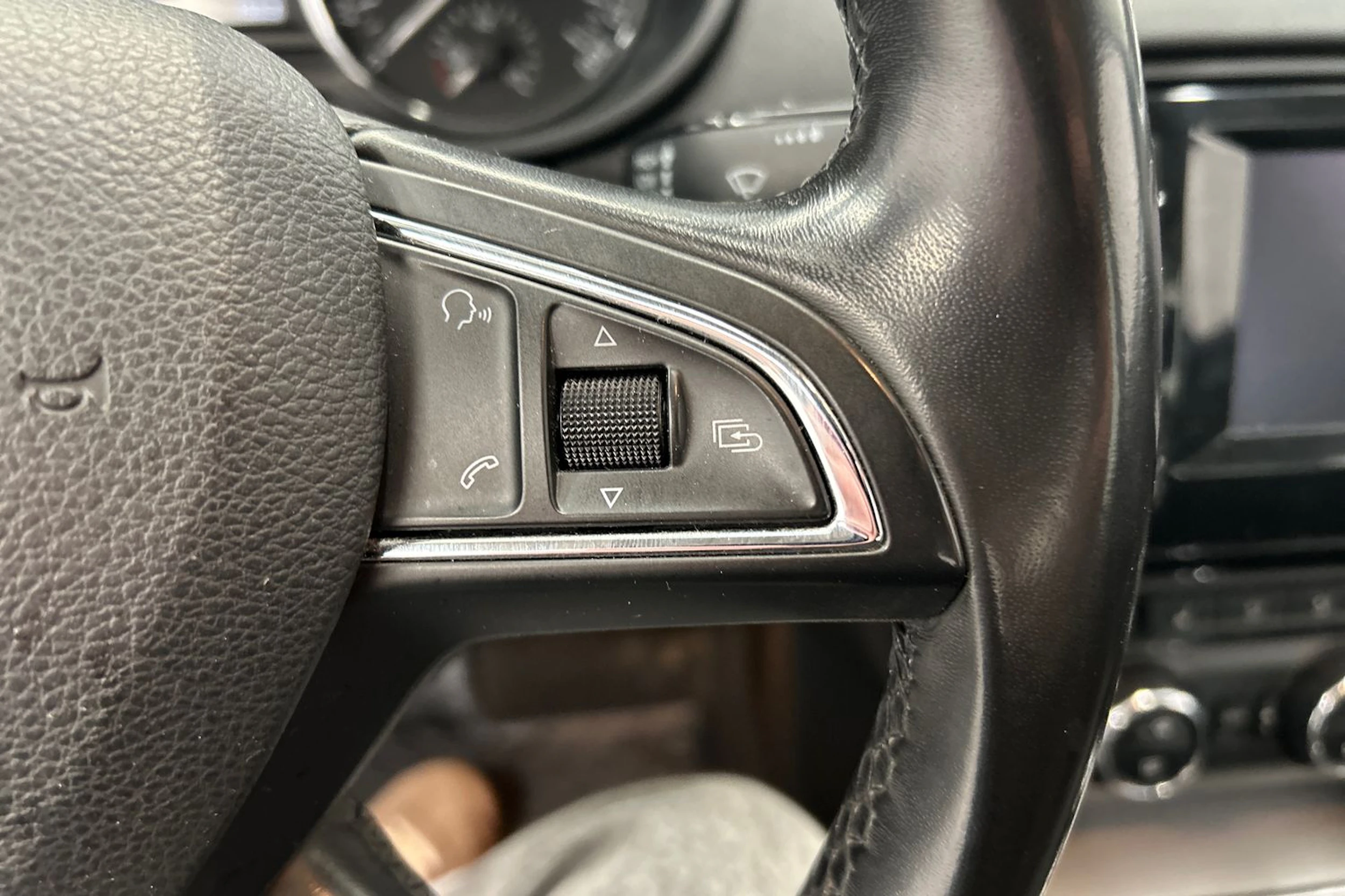 sininen Skoda Octavia 2013 kuva 18.