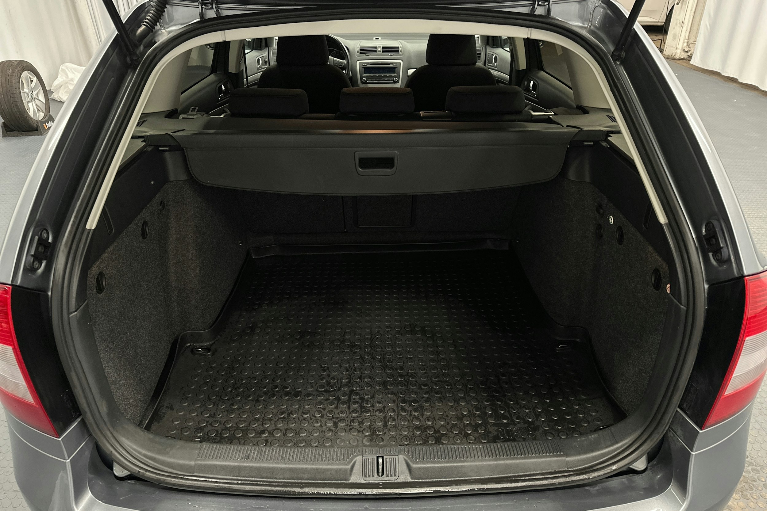 hopea Skoda Octavia 2013 kuva 14.