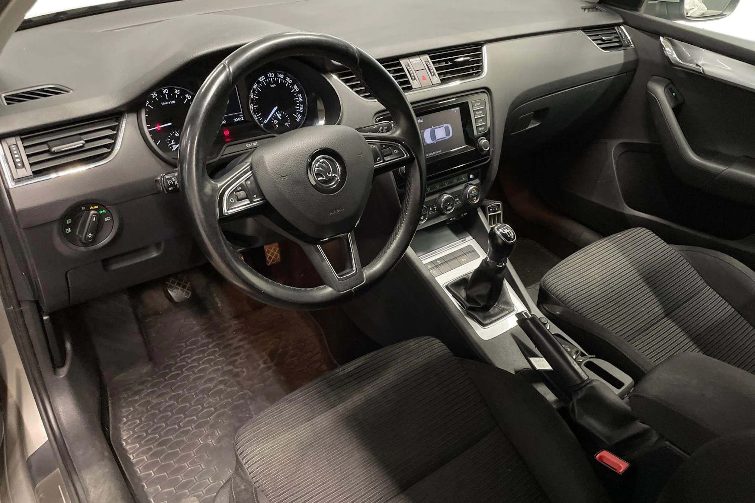 met. Ruskea (beige) Skoda OCTAVIA 2013 kuva 6.