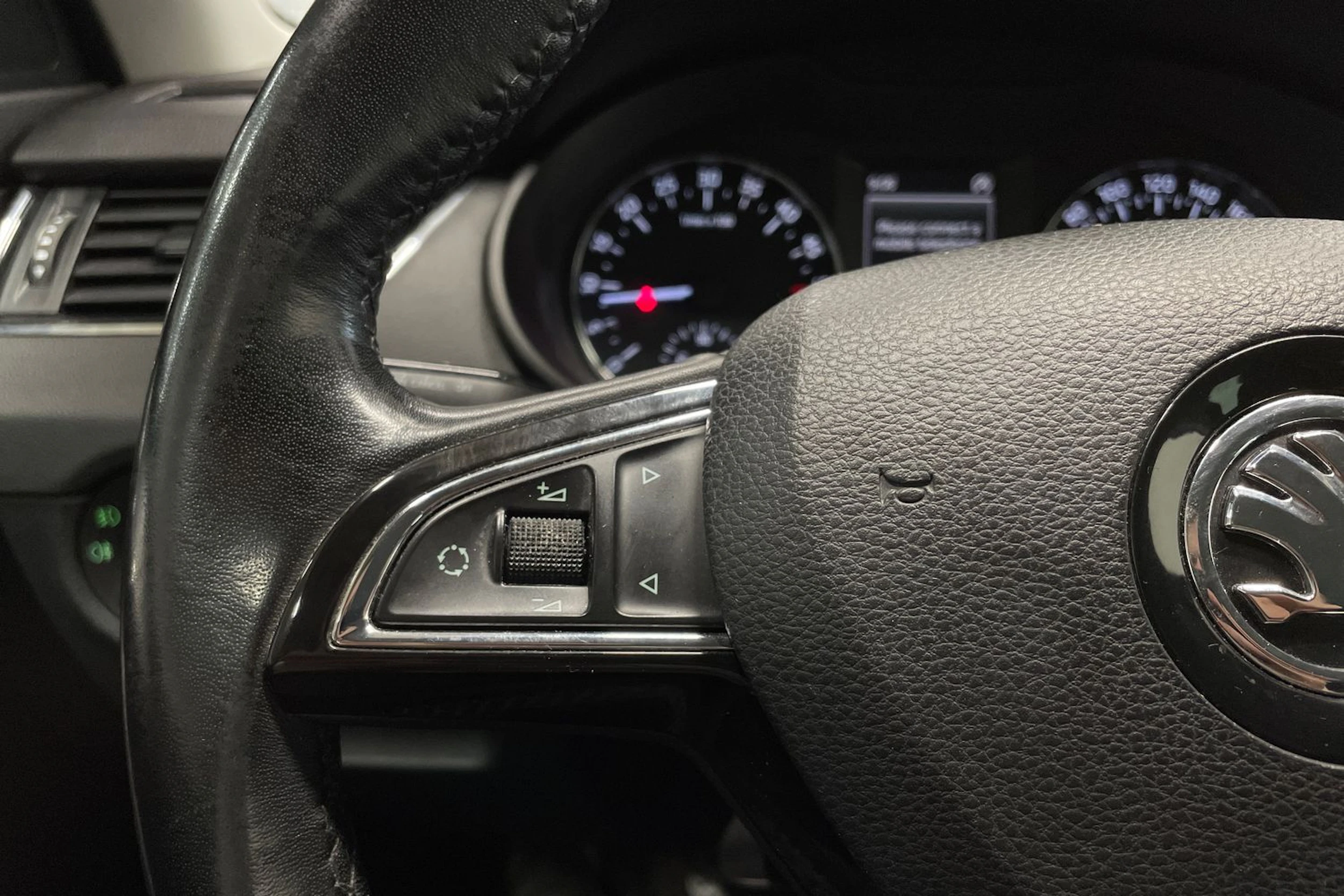 met. Ruskea (beige) Skoda OCTAVIA 2013 kuva 18.