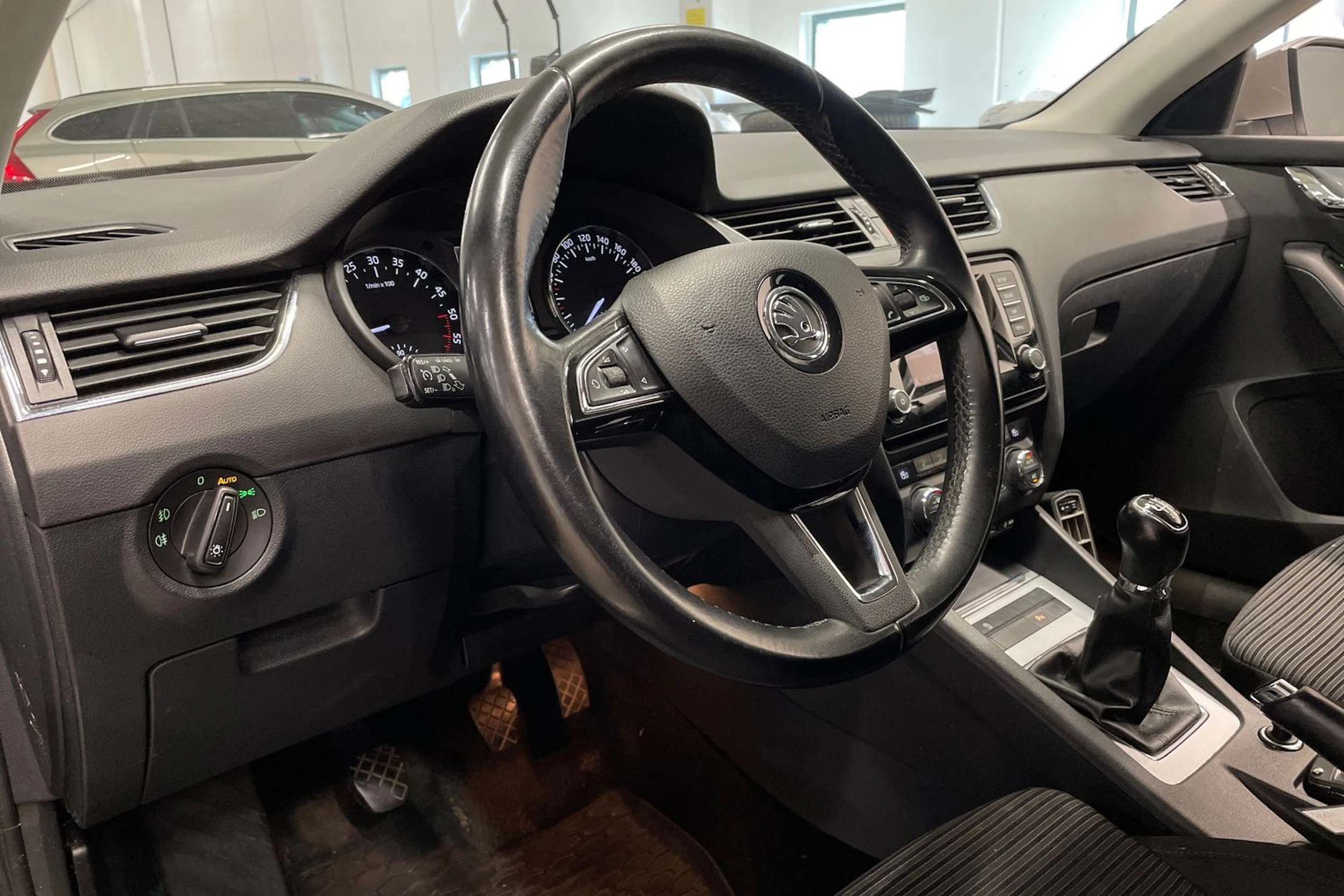 met. Ruskea (beige) Skoda OCTAVIA 2013 kuva 20.