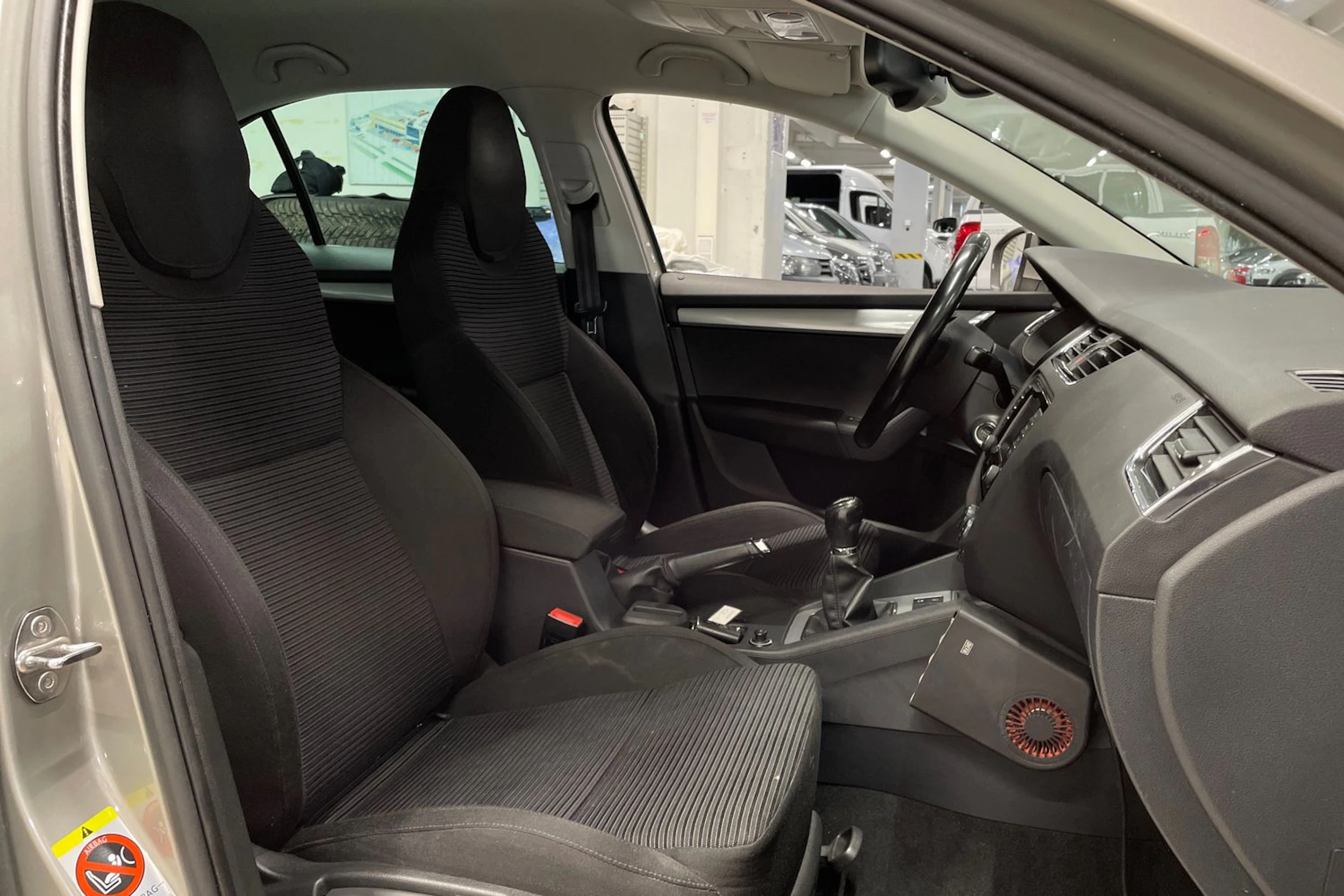 met. Ruskea (beige) Skoda OCTAVIA 2013 kuva 21.
