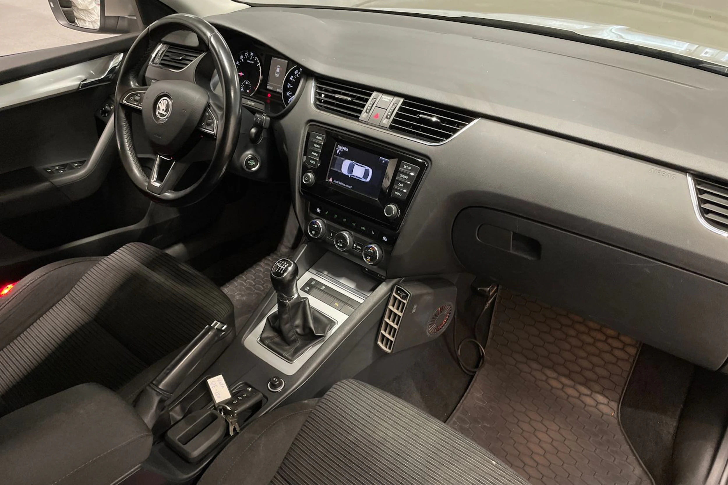 met. Ruskea (beige) Skoda OCTAVIA 2013 kuva 22.