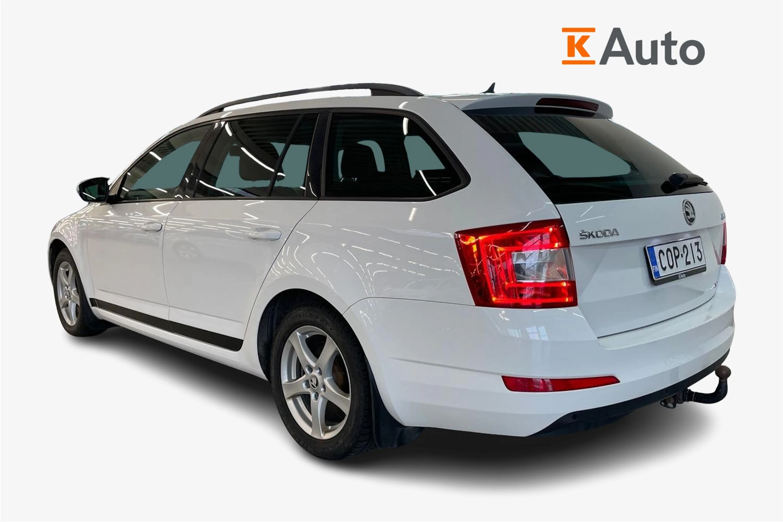 Valkoinen Skoda OCTAVIA 2013 kuva 2.