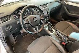 Valkoinen Skoda OCTAVIA 2013 kuva 6.