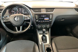 Valkoinen Skoda OCTAVIA 2013 kuva 7.