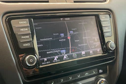 Valkoinen Skoda OCTAVIA 2013 kuva 17.