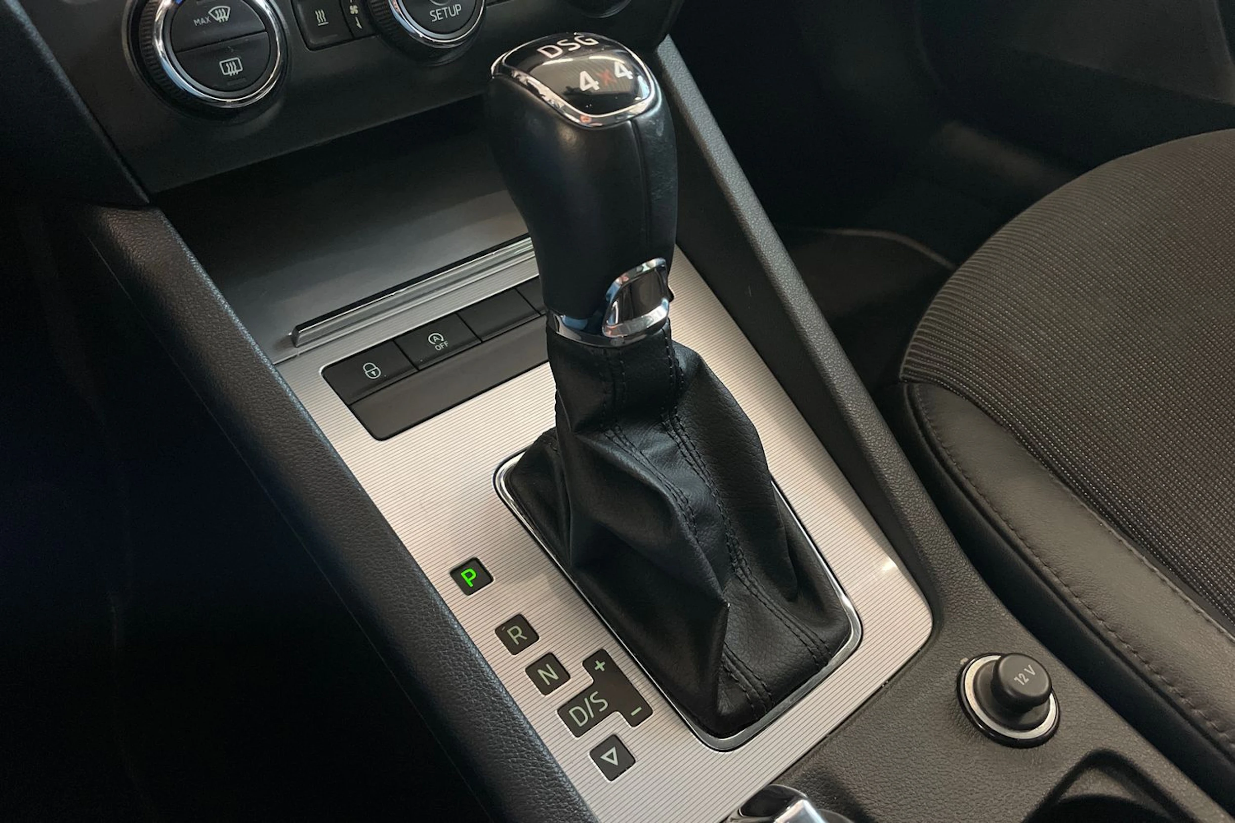 Valkoinen Skoda OCTAVIA 2013 kuva 19.