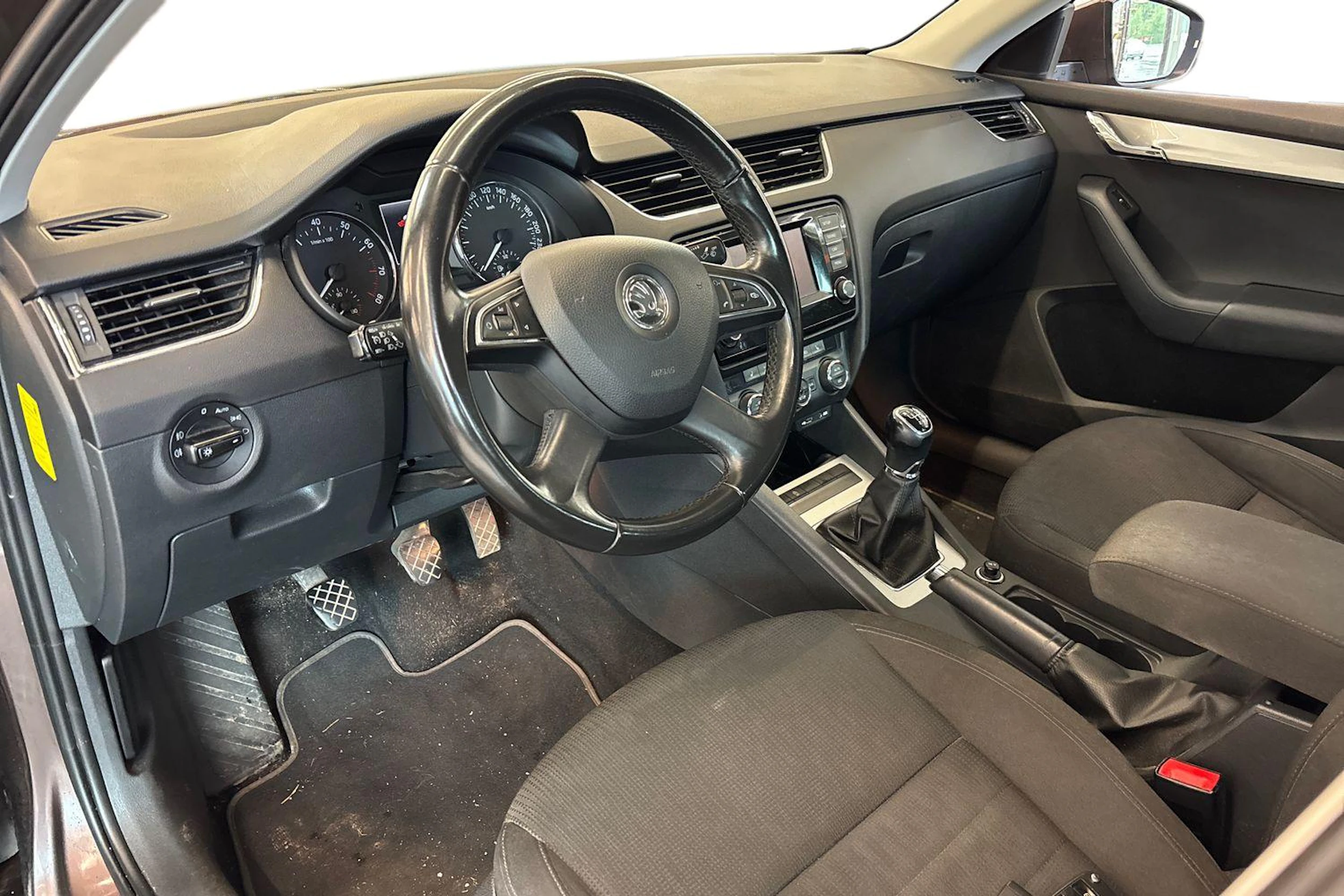 Ruskea (beige) Skoda OCTAVIA 2013 kuva 3.