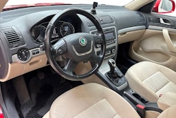 punainen Skoda Octavia 2013 kuva 6.