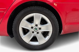 punainen Skoda Octavia 2013 kuva 9.