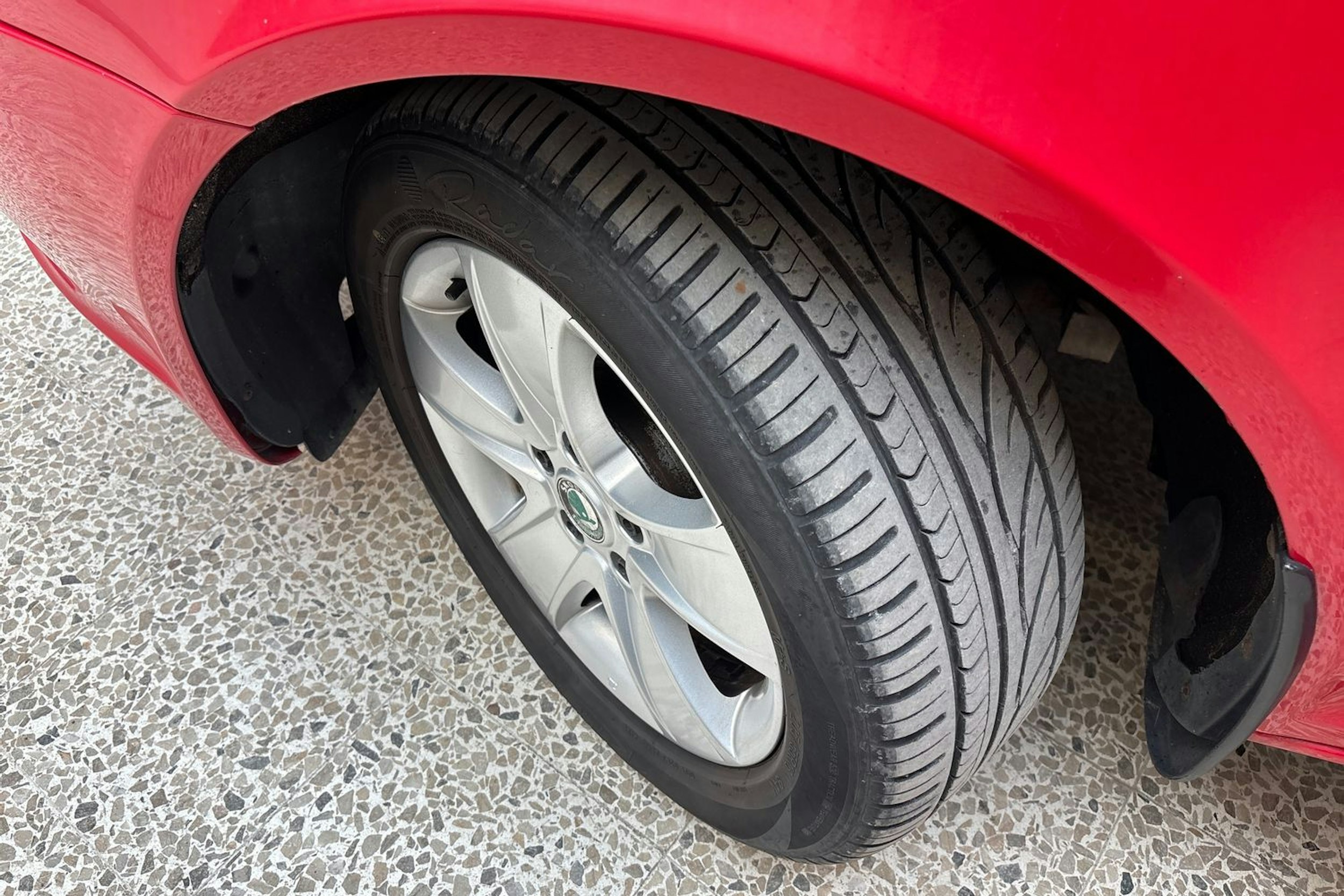 punainen Skoda Octavia 2013 kuva 10.
