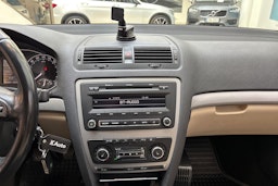 punainen Skoda Octavia 2013 kuva 18.