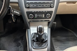 punainen Skoda Octavia 2013 kuva 20.