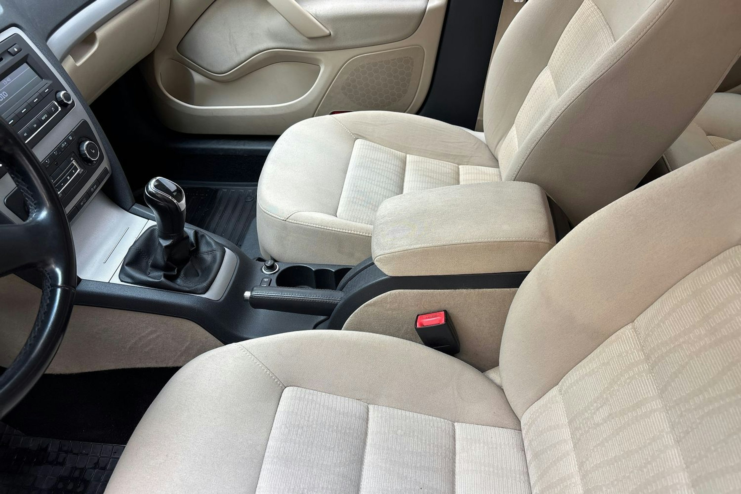 punainen Skoda Octavia 2013 kuva 22.