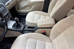 punainen Skoda Octavia 2013 kuva 22.