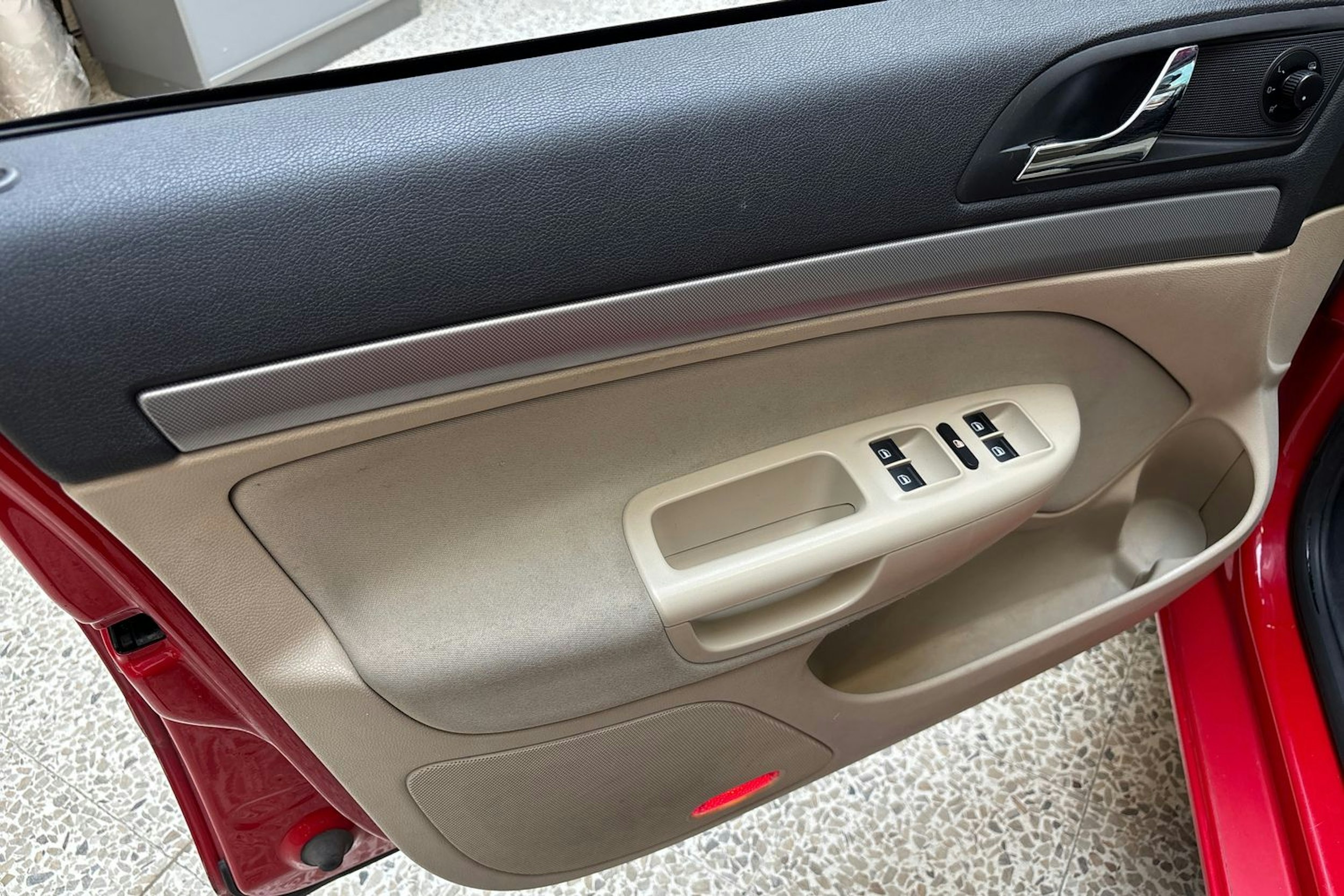 punainen Skoda Octavia 2013 kuva 23.