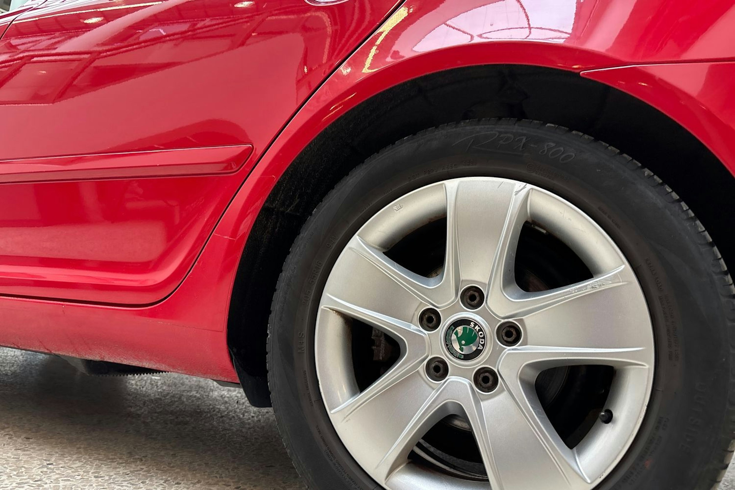punainen Skoda Octavia 2013 kuva 25.