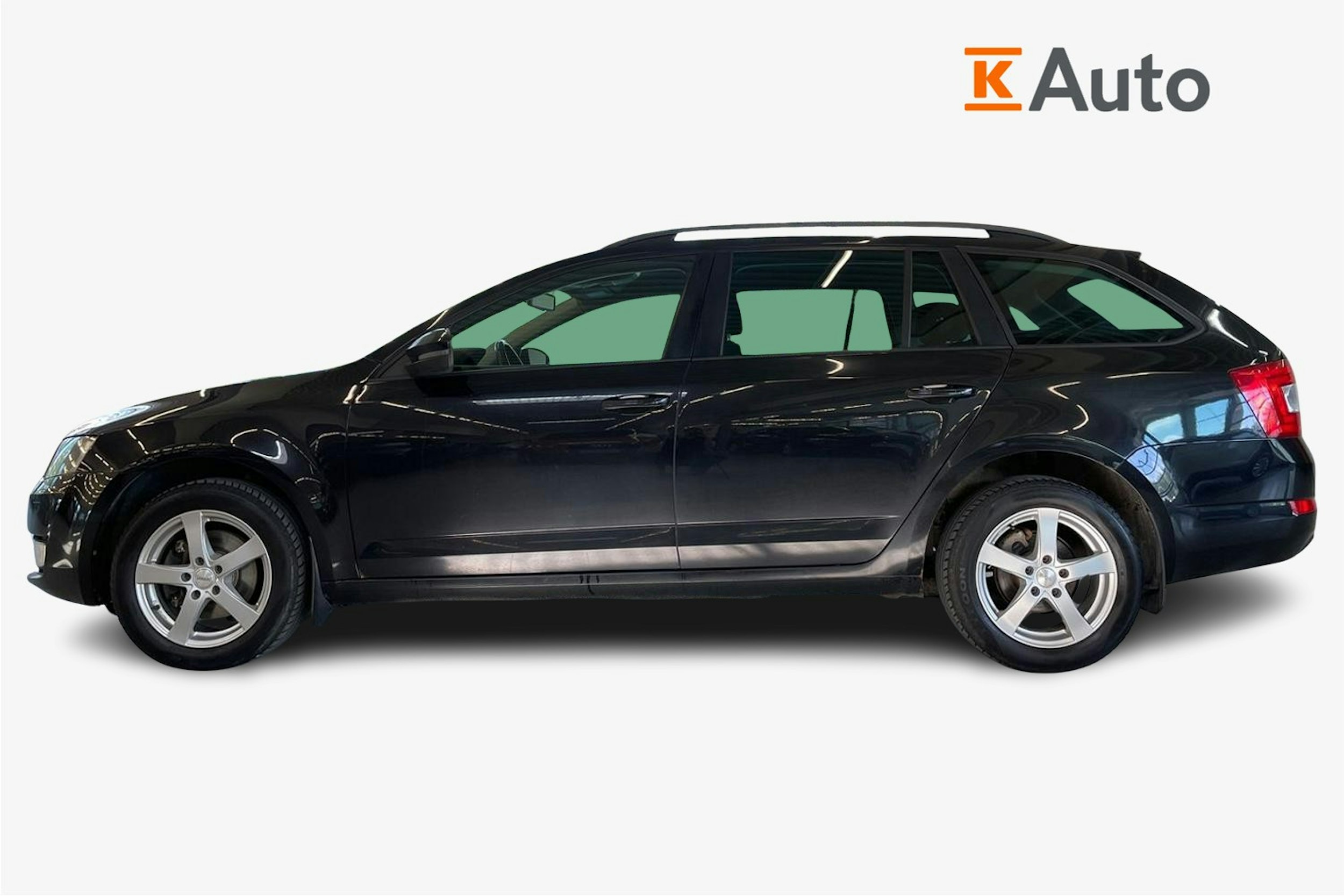 Musta Skoda OCTAVIA 2013 kuva 6.
