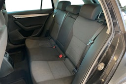 Musta Skoda OCTAVIA 2013 kuva 10.