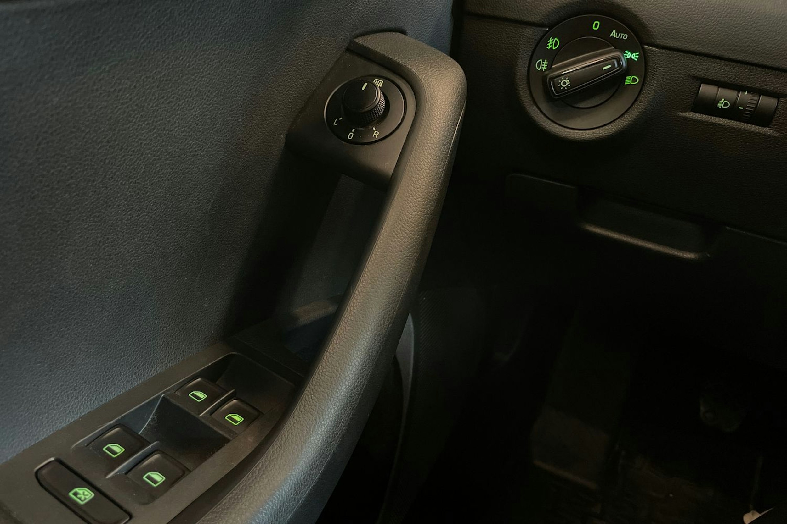 Musta Skoda OCTAVIA 2013 kuva 19.