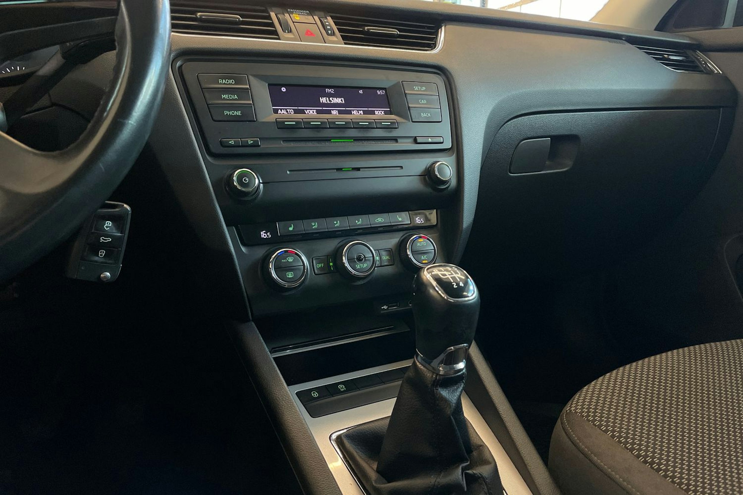 Musta Skoda OCTAVIA 2013 kuva 20.