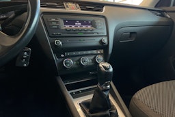 Musta Skoda OCTAVIA 2013 kuva 20.