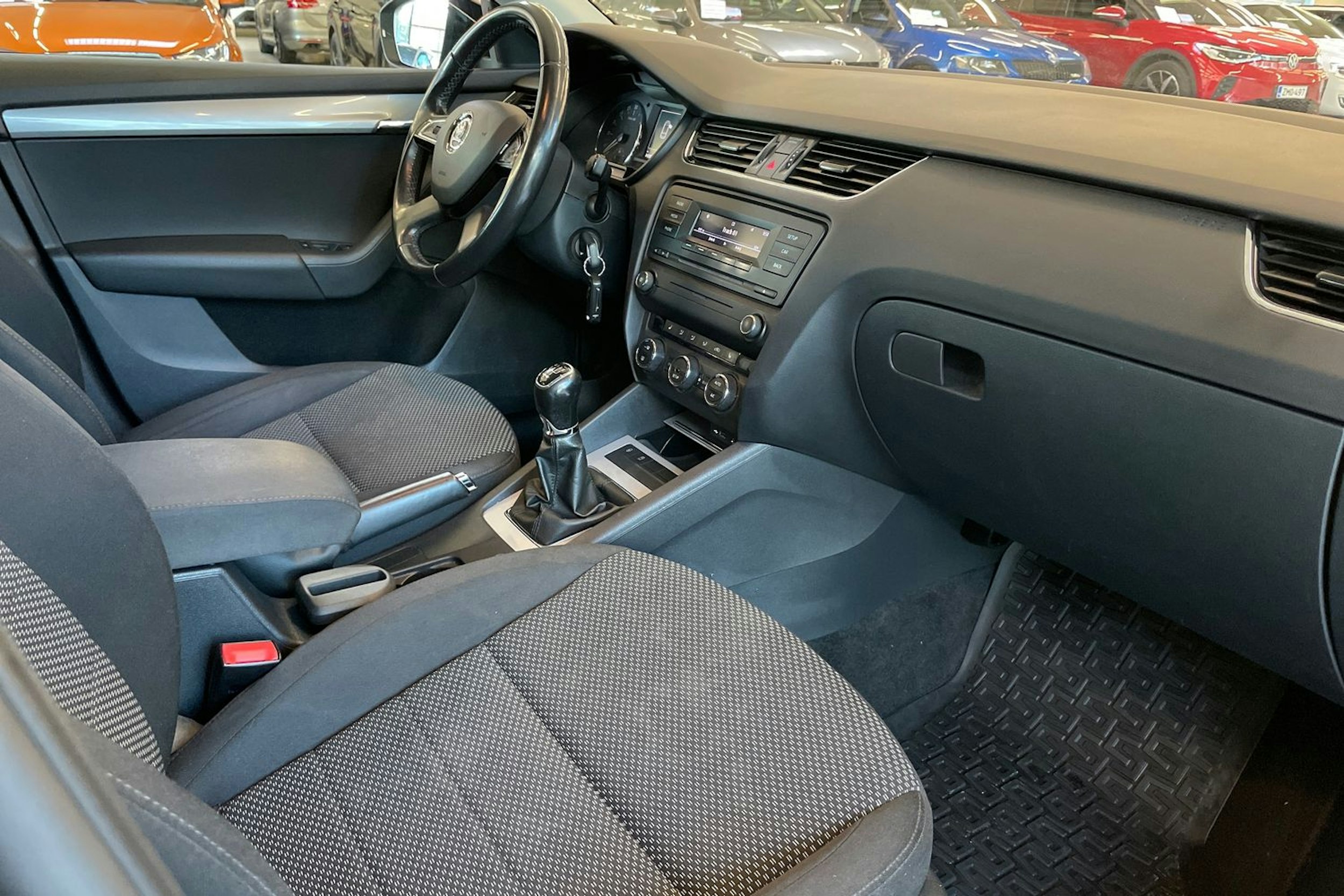 Musta Skoda OCTAVIA 2013 kuva 24.