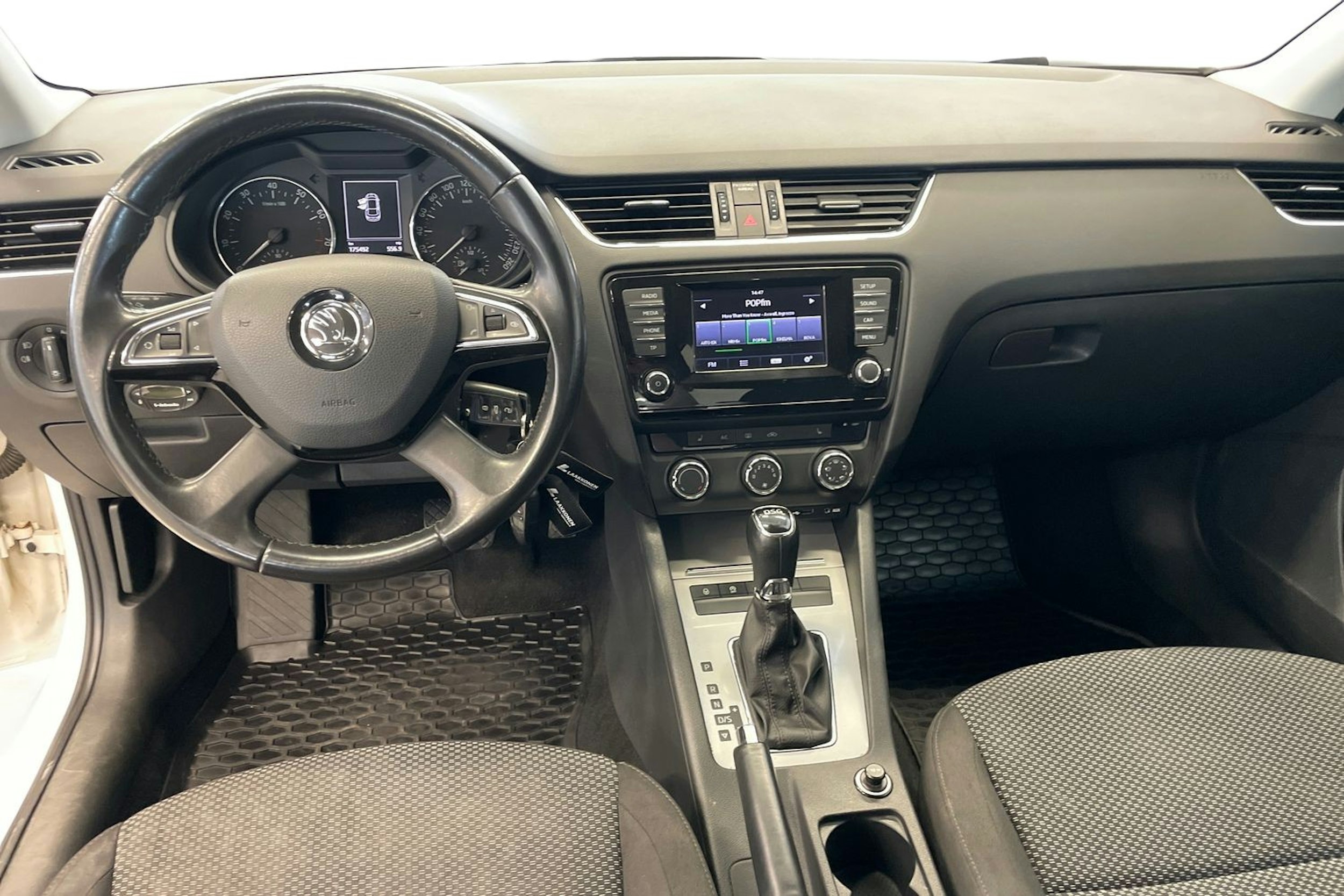 Valkoinen Skoda OCTAVIA 2013 kuva 9.