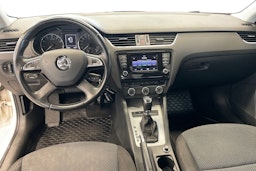 Valkoinen Skoda OCTAVIA 2013 kuva 9.