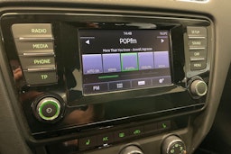 Valkoinen Skoda OCTAVIA 2013 kuva 15.