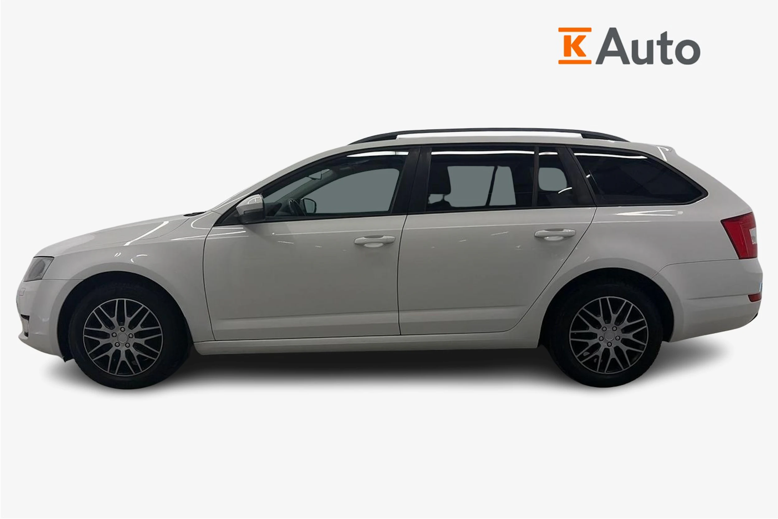 valkoinen Skoda Octavia 2013 kuva 5.