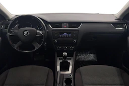 valkoinen Skoda Octavia 2013 kuva 7.