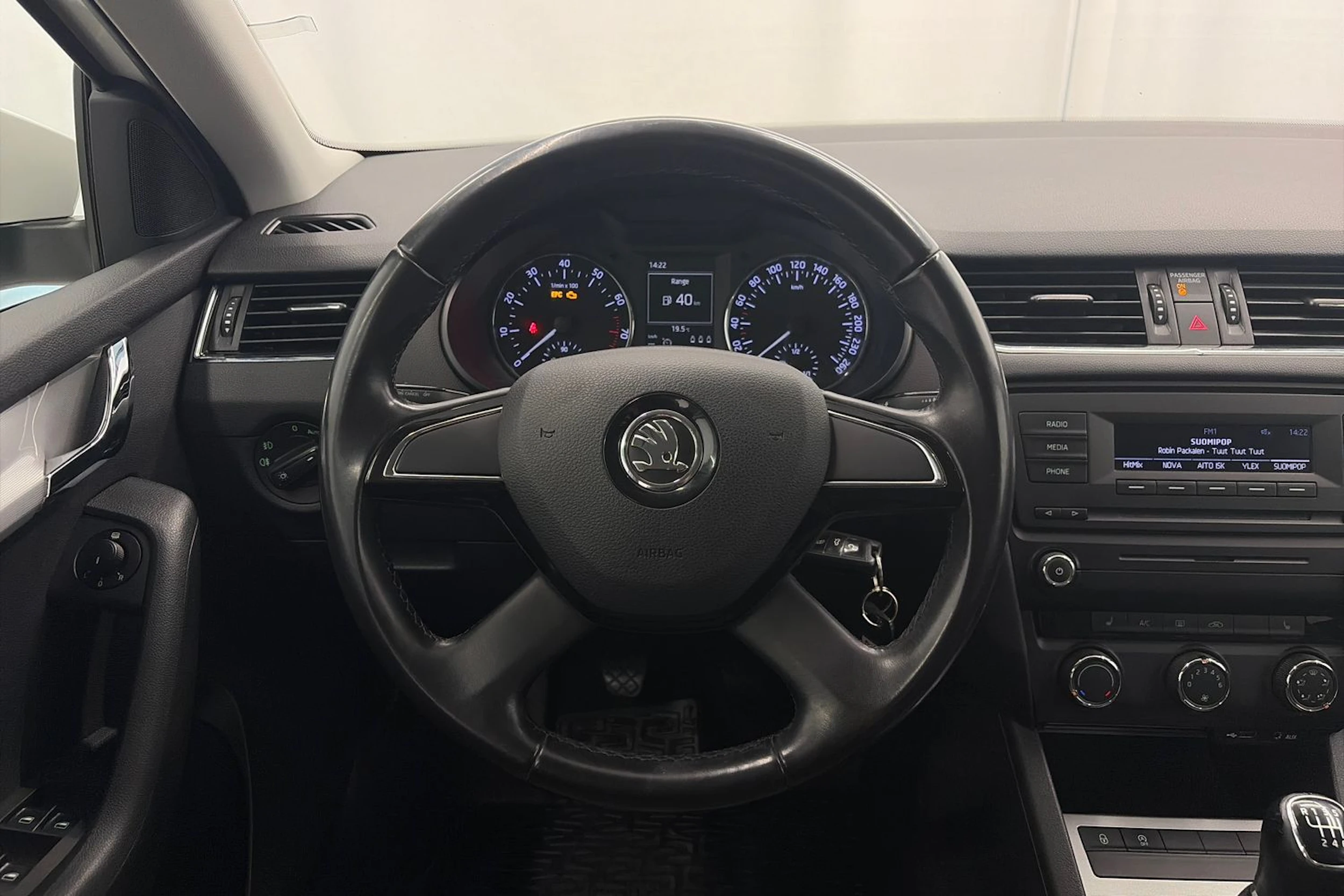 valkoinen Skoda Octavia 2013 kuva 13.