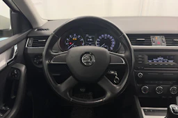 valkoinen Skoda Octavia 2013 kuva 13.