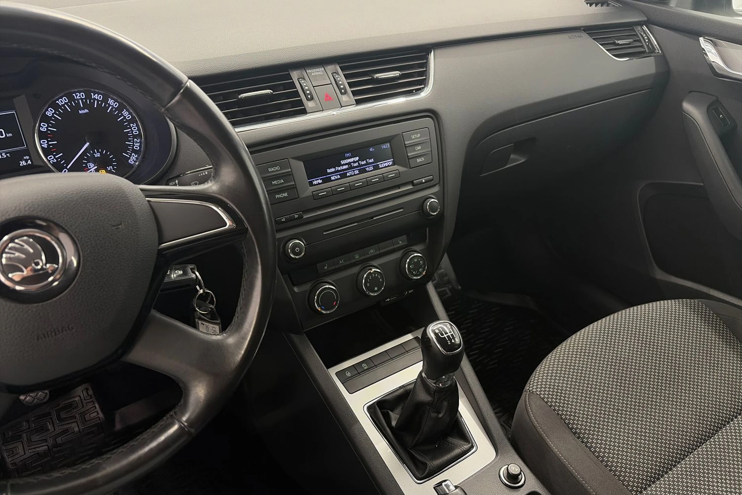 valkoinen Skoda Octavia 2013 kuva 15.