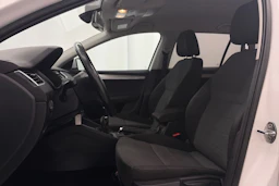 valkoinen Skoda Octavia 2013 kuva 20.