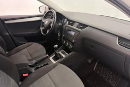 valkoinen Skoda Octavia 2013 kuva 21.