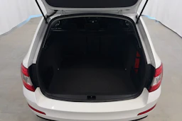 valkoinen Skoda Octavia 2013 kuva 22.