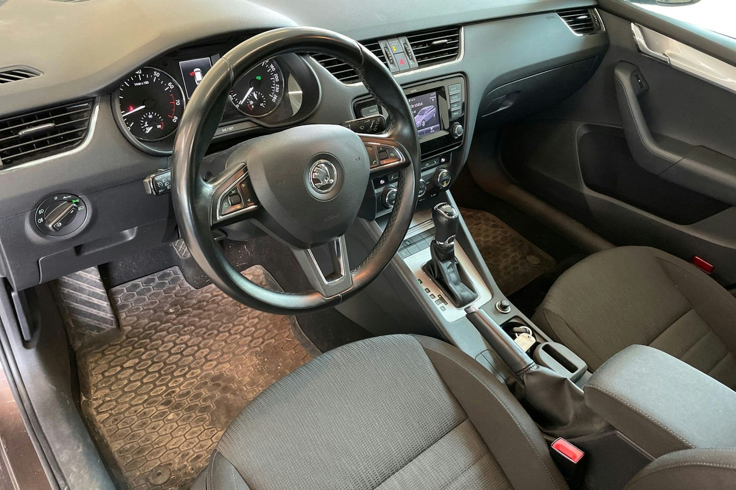 Ruskea (beige) Skoda OCTAVIA 2013 kuva 3.