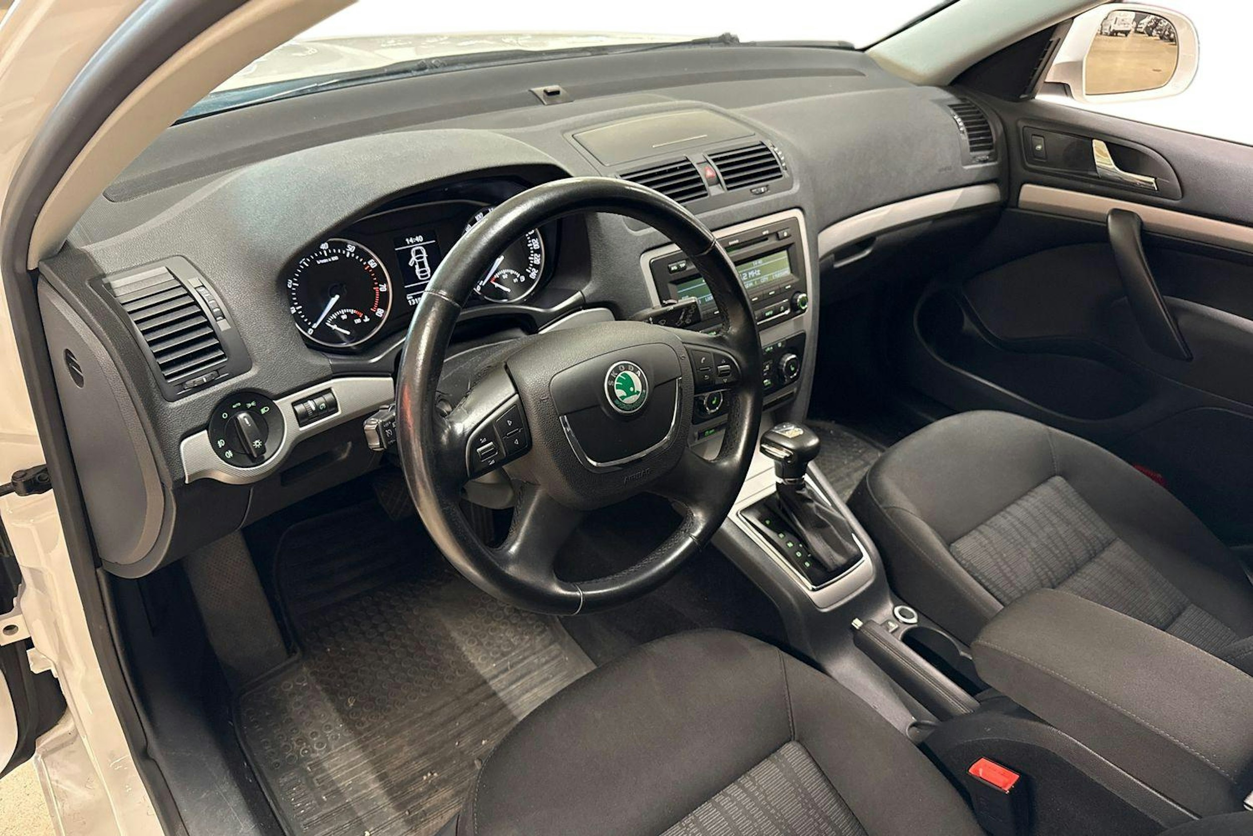 valkoinen Skoda Octavia 2013 kuva 3.