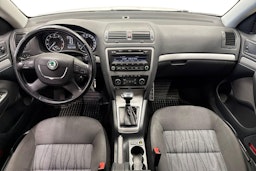 valkoinen Skoda Octavia 2013 kuva 9.