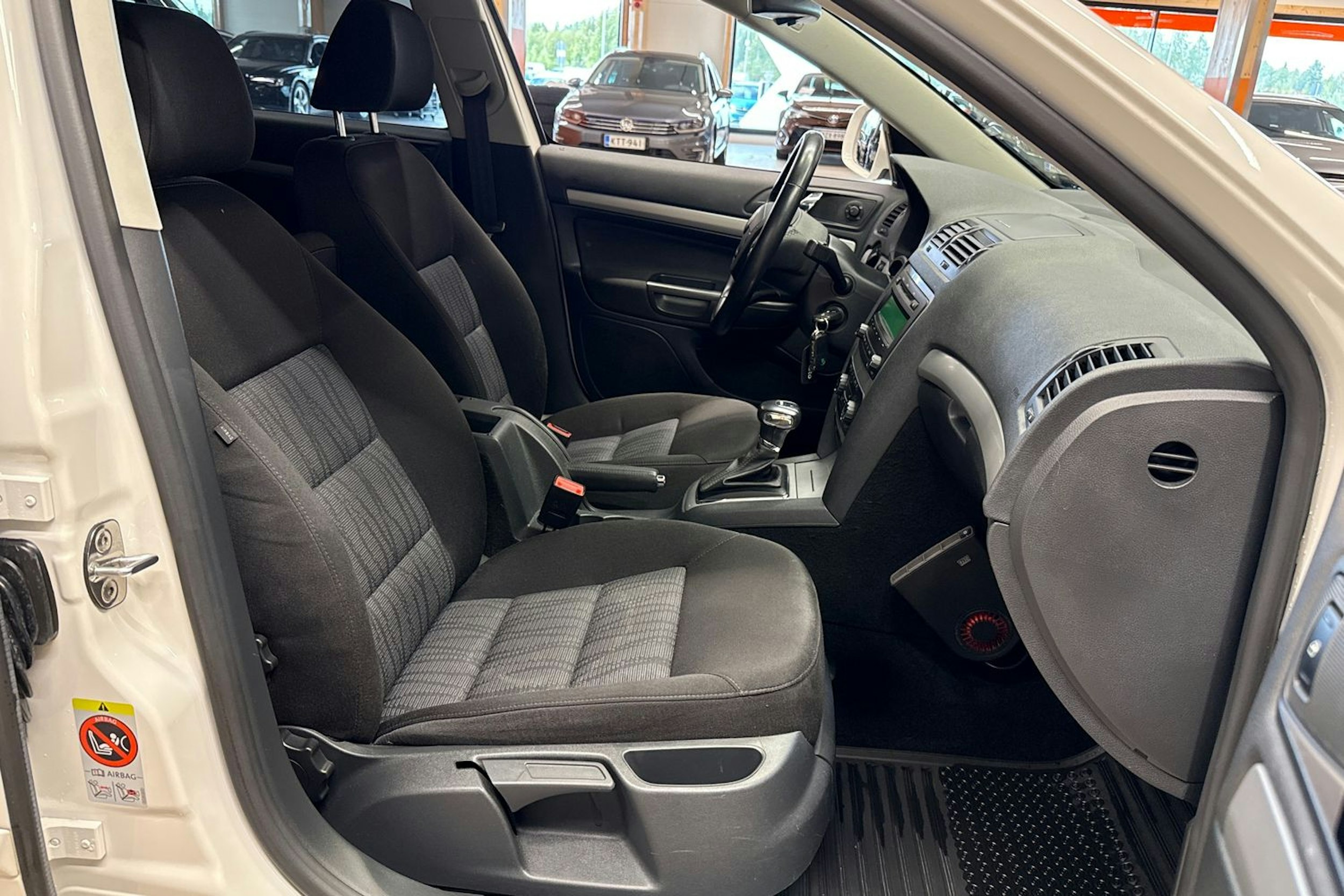 valkoinen Skoda Octavia 2013 kuva 14.